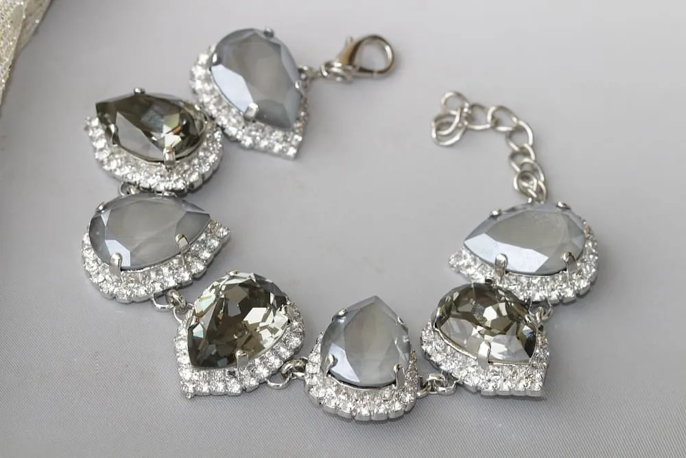 GREY TEARDROP BRACELET